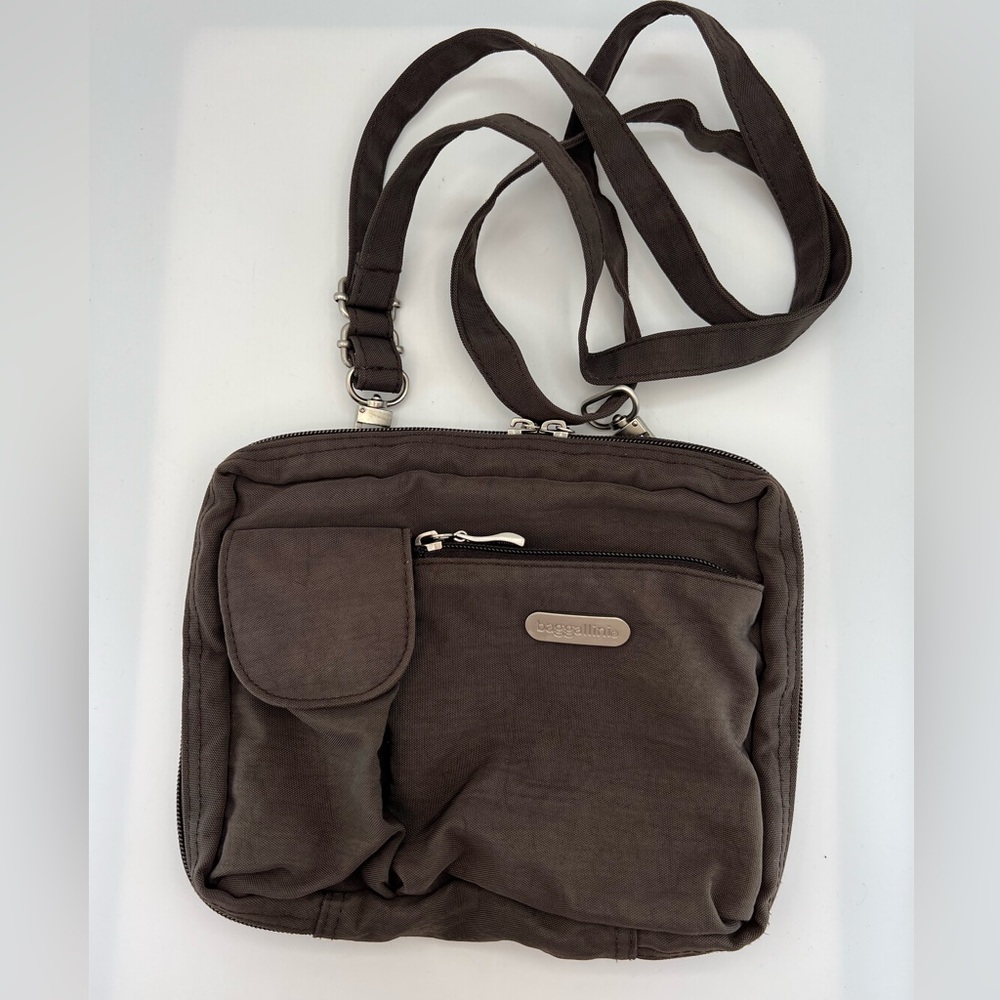 Baggallini Brown Crossbody Handbag  Purse Pockets Pouches Casual Travel Vacation